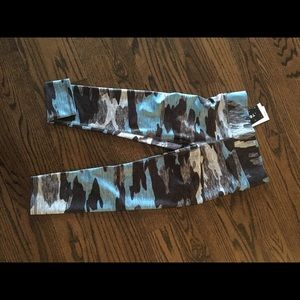 NEW Terez Tall Band Capri Blue Camo Legging size S
